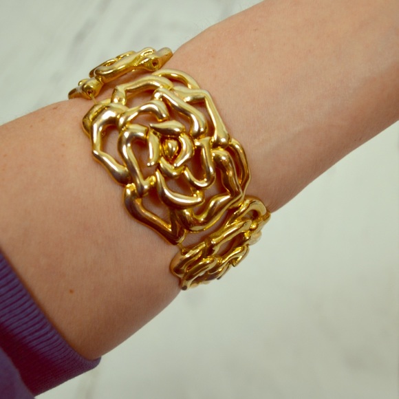🆕Gold-toned Magnolia Bracelet - Expands - Picture 4 of 7